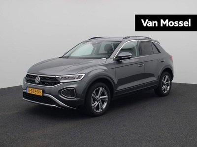 Volkswagen T-Roc 1.5 TSI Life 75 Edition 150 PK | Automaat | Apple Carplay | Android Auto | Camera | Parkeersensoren | Parkeerassistent | Fabrieksgarantie | Digital Cockpit | Adaptive Cruise Control | Rijstrookhulp | Spiegels Elektrisch Inklapbaar |