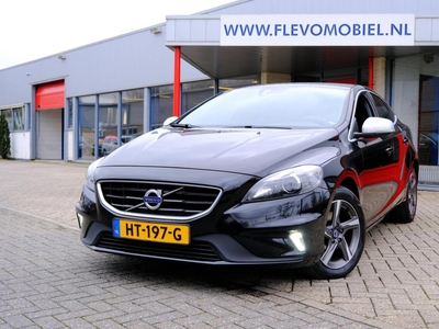 Volvo V40 2.0 D2 R-Design Xenon|Leder-Alcant|Navi|Clima, hatchback, bj 2015