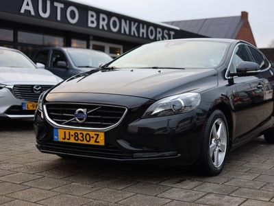 Volvo V40 2.0 D3 OCEAN RACE AUTOMAAT | LEDER | PANO | CAMERA