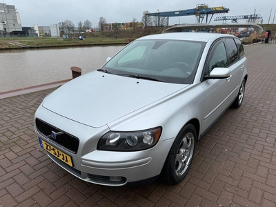 Volvo V50 2.4 Momentum /Trekhaak/Airco/Cruise/e APK, stationcar, bj 2006