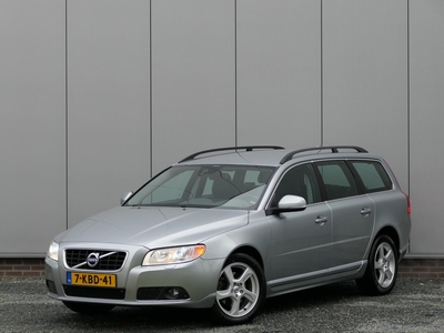 Volvo V70 T4 Momentum Xenon / Navigatie / Afneembare trekhaak, stationcar, bj 2013