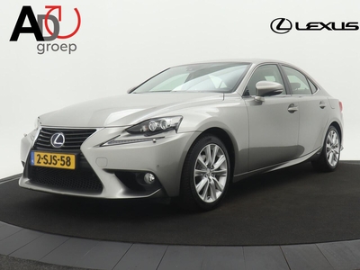 Lexus IS 300h 25th Edition | Schuif-/kanteldak | Stoelverwarming | Parkeersensoren | Lane Assist |