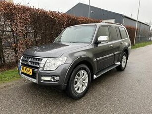 Mitsubishi PAJERO MITSUBISHI AUTOMAAT / GRIJS KENTEKEN / LEER / NAVI