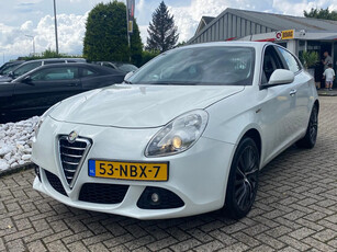 Alfa Romeo Giulietta 1.4 Turbo Distinctive 2010 Wit Sportvelgen