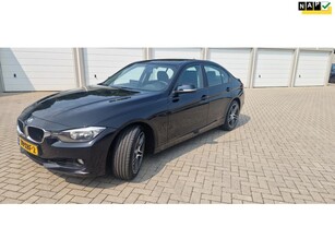 BMW 3-serie 320i Executive