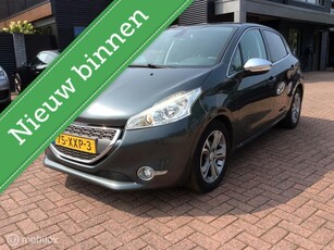 Peugeot 208 1.2 VTi Allure Navigatie boekjes climate contr