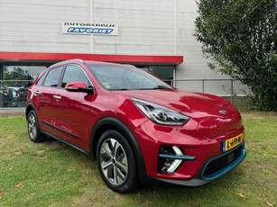 Kia e-Niro EXECUTIVELINE 64KWH/3FASEN/ODAK/LEER/NAV/ACARPLAY/FABRIEKSGARANTIE