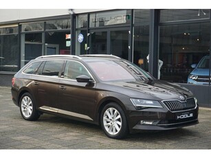 Skoda Superb Combi 1.8 TSI Style Elc stoelen trekhaak