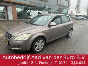 Kia Cee'd 1.4 Executiveline 1.4 X-ecutive Mooie nette auto Rijklaar inck nieuwe APK , 1e eigenaar door ons geleverd en onderhouden , historie bekend