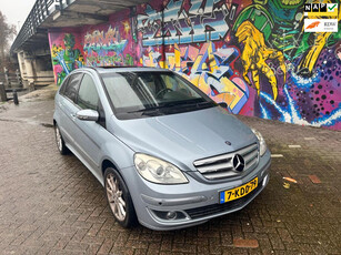 Mercedes-Benz B-klasse 200 Turbo panorama dak airco dikke velgen mooie frisse kleur zeer Leuke auto met hoge instap