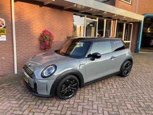 MINI Cooper Camden Plus Edition | Camera | Adapt. Cruise | Carplay | Stoelverwarm. | LED |