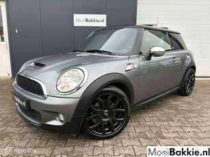 Mini Cooper S 1.6 AUTOMAAT / Xenon / Panorama / 17