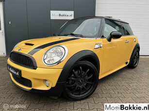 Mini Mini 1.6 Cooper S JCW-Pack / Xenon / Leder / NAP / Pano