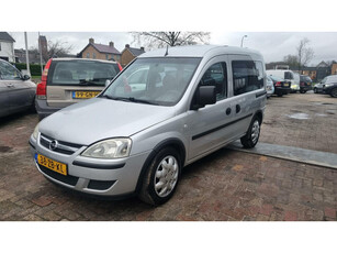 Opel Tour 1.4-16V Essentia????€1999,-????bj 2007 gebruikers sporen- achterbank mist ..