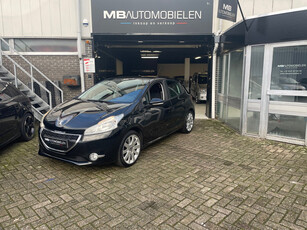 Peugeot 208 1.2 VTi Blue Lease/zwart/5Deurs/1 JR APK/pdc/Airco/Trekhaak!!