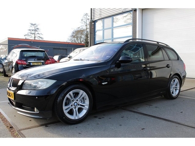 BMW 3-serie Touring 318i / Pano / Navi / CruiseControl /