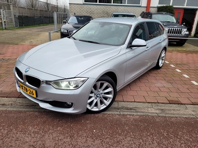 BMW 3 Serie Touring 320i Executive Nieuw model trekhaak