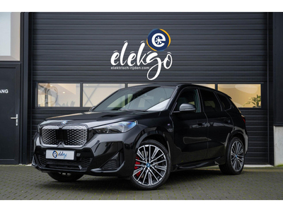 BMW IX1 xDrive30 High Executive M Sport | PANO | Trekhaak | HuD | 360 Camera | Massage stoelen