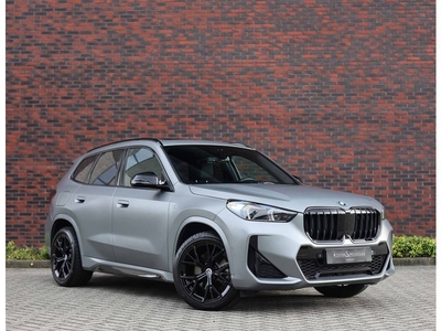 BMW X1 30e xDrive *Pano*Trekhaak* (bj 2023, automaat)