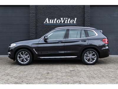 BMW X3 xDrive30e X-Line, Cockpit Professional Sportleder