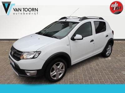 Dacia Sandero 0.9 TCe Stepway Lauréate. Trekhaak, navigatie., hatchback, bj 2015