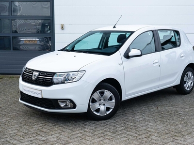 Dacia Sandero 1.0 SCe 75pk Laureate | Airco | Navigatie | Parkeersensoren achter en camera | incl. Bovag rijklaarpakket met 12 maanden garantie, hatchback, bj 2019