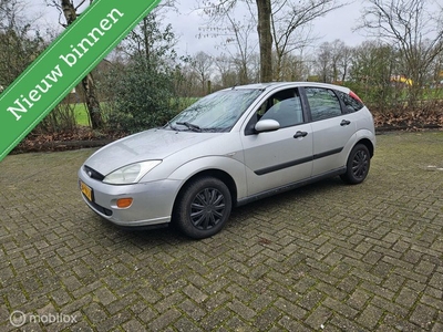 Ford Focus 1.6-16V Trend leuke auto lange apk