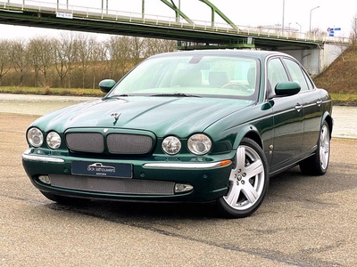 Jaguar XJR 4.2 V8 S/C / RACING GREEN / FULL OPTIONS / FULL