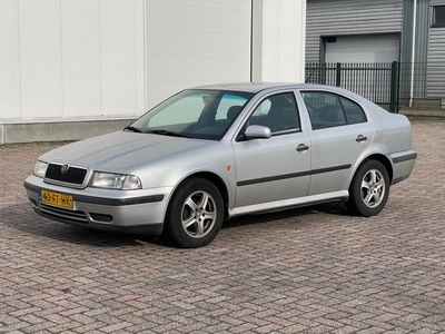 Škoda Octavia 1.6 i (bj 2000)