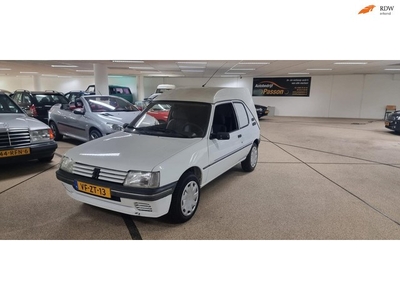 Peugeot 205 1.1 Forever uniek!! Benzine grijs kenteken!!