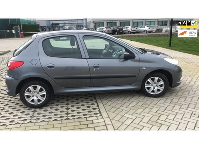 Peugeot 206 + 1.1 XS