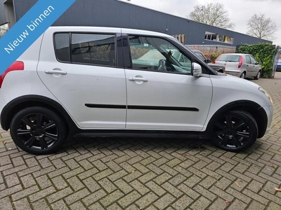 Suzuki Swift 1.3 Limited Met gereviseerde bak en nw