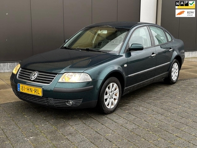 Volkswagen Passat 2.0 Trendline l Climate l Volledig Onderhouden l Rijdt & Schakelt goed l, sedan, bj 2001