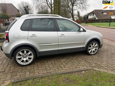 Volkswagen Polo 1.4-16V Cross, hatchback, bj 2009