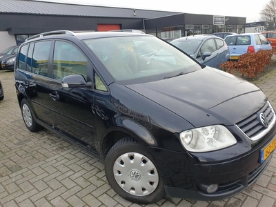 Volkswagen TOURAN-2.0-16V-FSI-Highilne