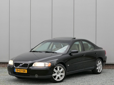 Volvo S60 2.4 Edition Schuifdak / Trekhaak / Half leer /