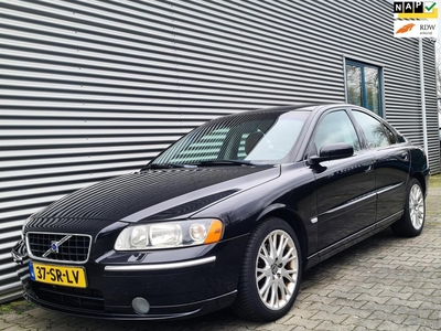 Volvo S60 2.5T Momentum AUT 04-2006 Black Sapphire Metallic, sedan, bj 2006