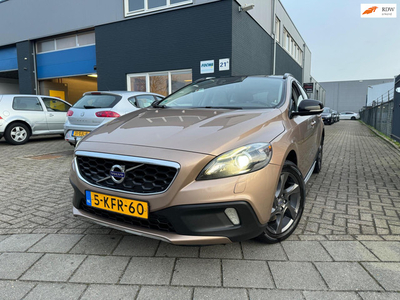 Volvo V40 Cross Country 2.0 D4 Momentum PANO|5Cilinder|CAM|XENON|LEER!