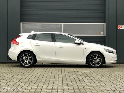 Volvo V40 D2 OCEAN RACE Nav Leder Stoelverw Trekhaak. 1:20!!