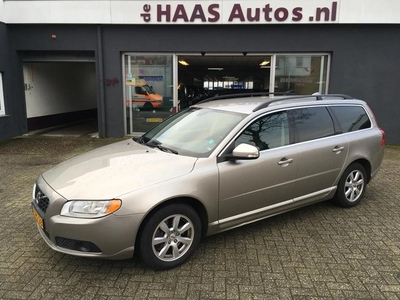 Volvo V70 2.0 D3 Summum / LEDER / NAVI / EURO-5 / ZEER