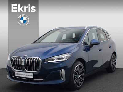 BMW 2-SERIE Active Tourer 220i High Executive Luxury Line / Panoramadak / Trekhaak / Adaptieve LED / Head-Up Display / Comfort Access / 19''