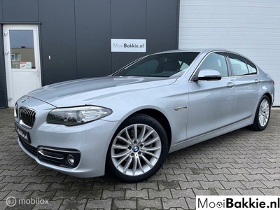 BMW 5-serie 520i Luxury Edition Leder / NL / LED / Facelift