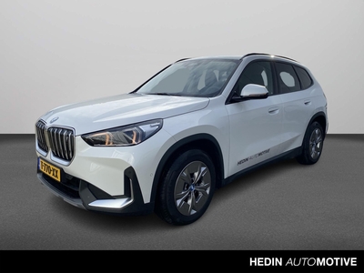 BMW IX1 xDrive30 Launch Edition 67 kWh | Panoramadak | Trekhaak | Driving Assistant Plus | Harman Kardon |