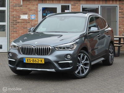 BMW X1 sDrive20i Orange Edition III, Panoramadak, Leer