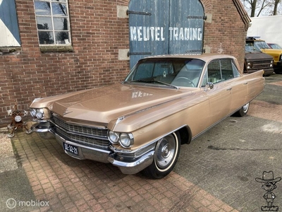 Cadillac fleetwood sixty-special sedan hardtop 390 v8