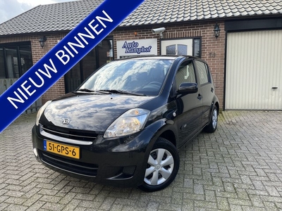 Daihatsu Sirion 2 1.0-12V Premium Nieuwe A.P.K. (bj 2008)