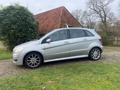 Mercedes-Benz B-klasse 200 lees tekst