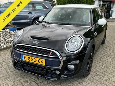 MINI Mini 1.5 Cooper Salt Automaat 2018 5-Deurs Zwart JCW