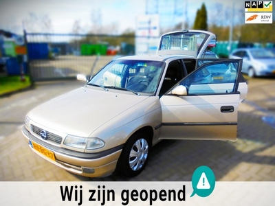 Opel Astra 1.4i Season