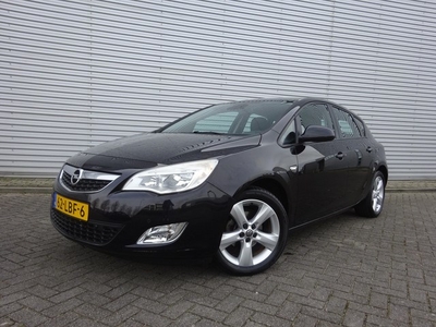 Opel Astra 1.6 Edition Airco / Navi / Trekhaak (bj 2010)